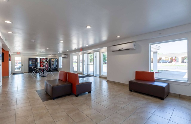 Studio 6 Bryan, TX - University Area