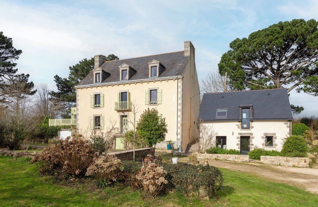 Studio Apartment 'Avec Terrasse Au Calme' with Private Terrace, Private Garden and Wi-Fi