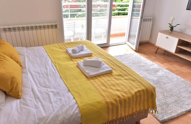 Studio apartment,just an 8-minute walk from Macedonia Square