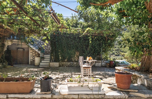 Studio Apartment 'Kerkis Standard' with Mountain View, Wi-Fi and Air Conditioning