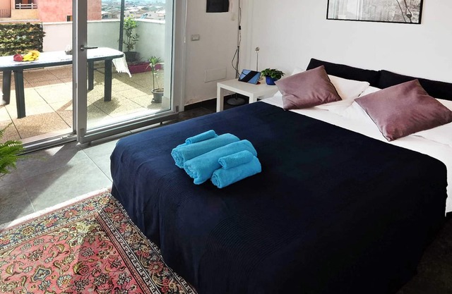 Studio Apartment "Lorenzo" with Sea View, Terrace & Wi-Fi