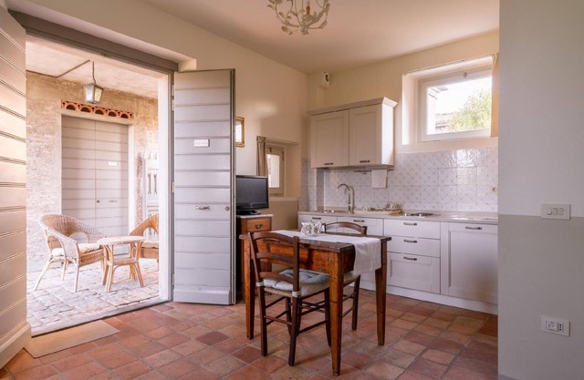 Studio apartment with garden, barbecue, pool and view