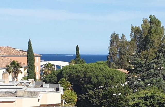 Studio avec Piscine, Parking et Terrasse à Sainte-Maxime - FR-1-226-420