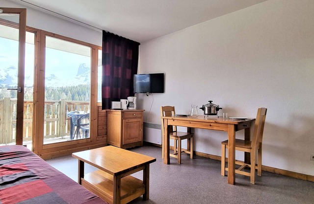 Studio cabin 2 pers, south, balcony, 100m to chairlift, ski locker