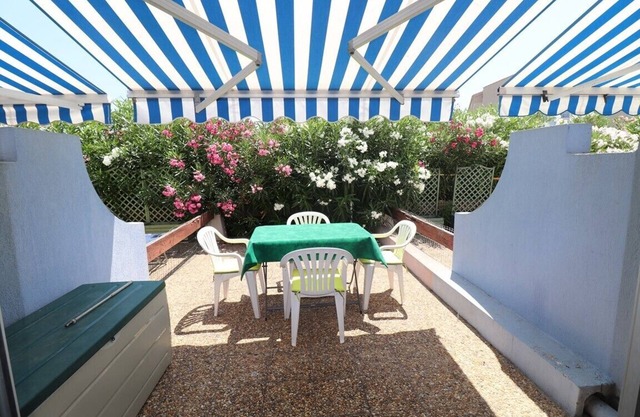 Studio Cabin beautiful terrace swimming pool parking 500m beach