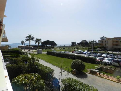 Studio cabine avec vue mer à 2 pas de la plage, parking et local vélo, La Londe-les-Maures - FR-1-251-705