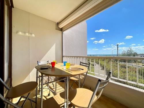 Studio cabine lumineux avec parking privé, face à la plage – Sète - FR-1-338-561