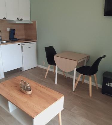 studio calme et paisible avec piscine et parking privé