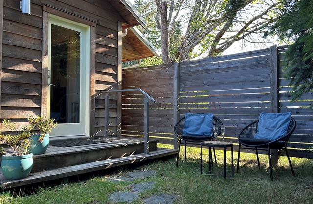 Studio Cedar Guest Cottage