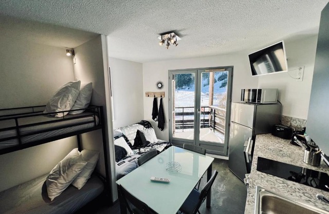 STUDIO CENTRE STATION - REFAIT A NEUF 4 PERSONNES