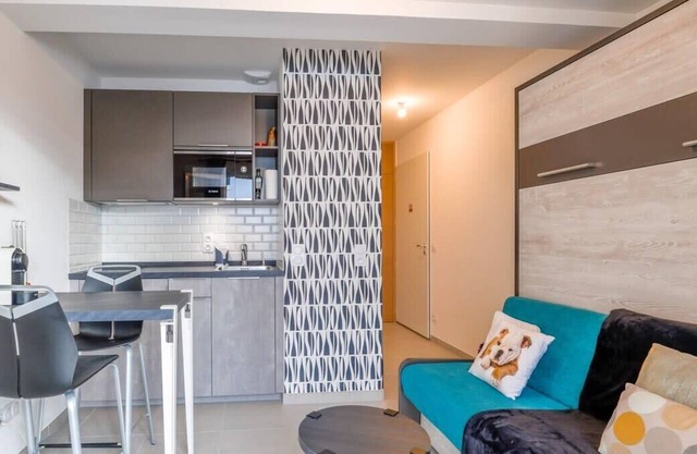 Studio Classified 2 stars with tennis court and near the lake