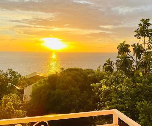 Studio confortable à Bouillante, 56 m², vue mer, jardin clos.