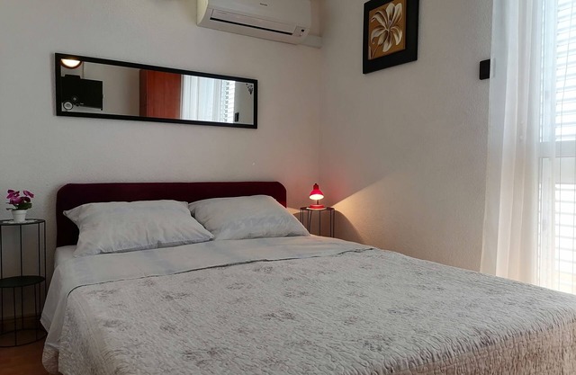 Studio flat with balcony and sea view Igrane, Makarska (AS-24696-a)