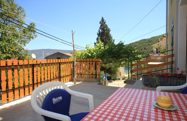 Studio flat with terrace and sea view Valun, Cres (AS-8081-a)