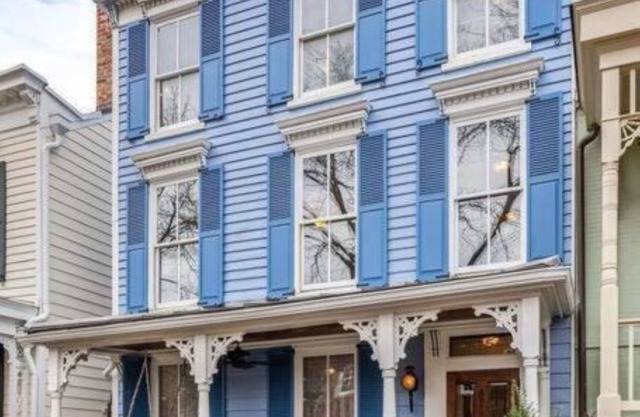 Studio Gem Near Capitol & Coffee Spots