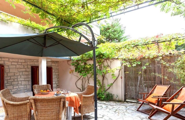STUDIO "GREEN GARDEN" in own SOUTH GARDEN- balcony, 5 minutes walk from the beach, Rovinj