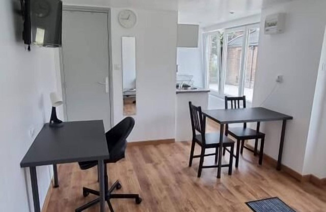 Studio | ground floor | wifi | television