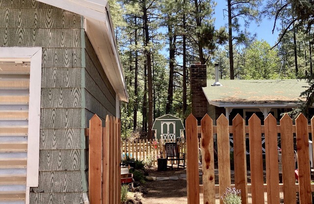 STUDIO GUEST COTTAGE ON THE NATIONAL FOREST