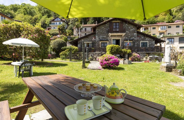 Studio in a chalet with lake view Stresa
