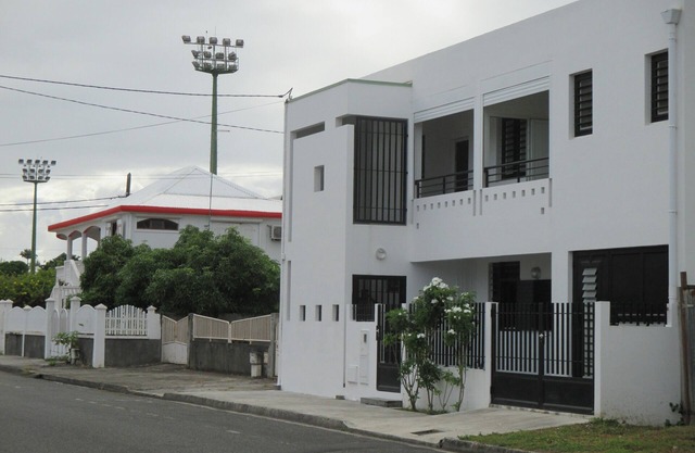 studio in a character house comtemporaire