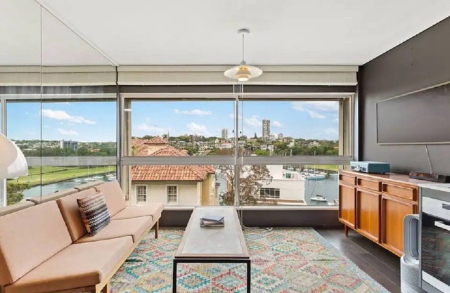 Studio in Harry Seidler Apartment Block in Elizabeth Bay pad with Water Views