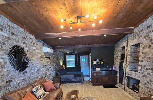 Studio in the Heart of Pickens Roof top Deck & Fire pit