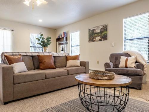 Studio Loft Near Yosemite with Kitchenette