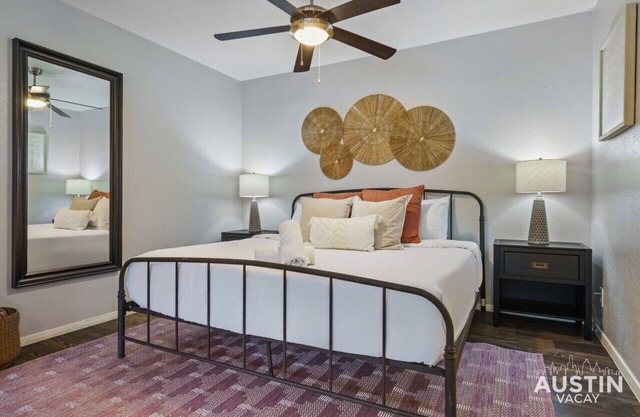 Studio Near Downtown + Free Parking + Pets Allowed