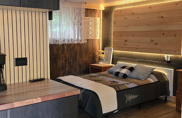 Studio Near Tippy Dam & Lake Michigan - Janix Escapes