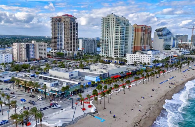 Studio off Las Olas- Steps to the Beach