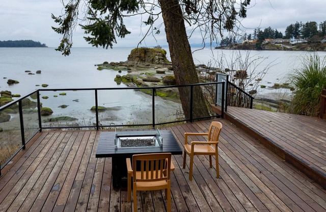 Studio, Pool, Beach, BBQ & Kayaks/Paddleboards