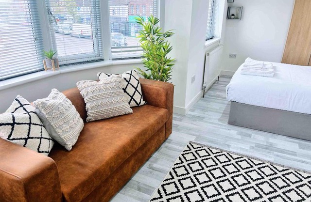 Studio Rooms Ensuite Newbury Park London