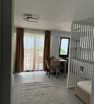 Studio Saturn Seven Palms