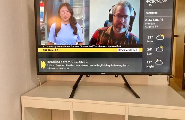 Studio Suite with private Living room at semi-basement