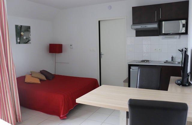 Studio Terrasse Dans Résidence Avec Piscine B35