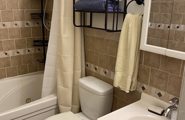 Studio Unit ONLY 10 Minutes to WVU!