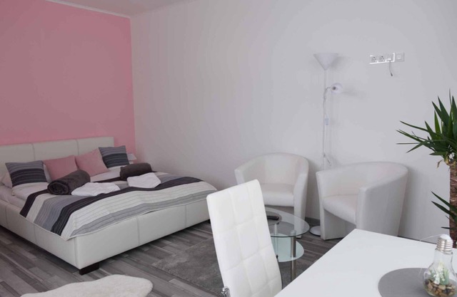 Studio very close to the thermal bath
