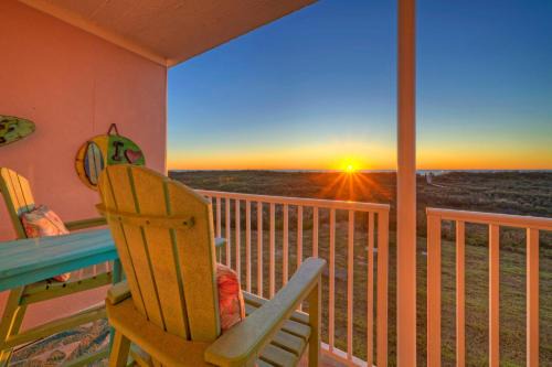 Studio w Balcony Pools Direct Beach Access Seaside Blessing by AvantStay