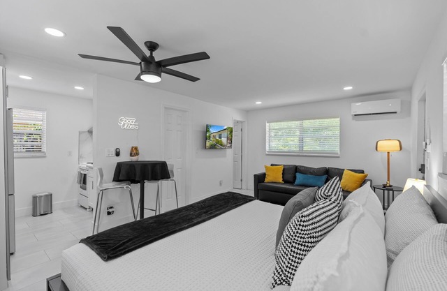 Studio w Peacocks Managed by BNR Vacation Rentals