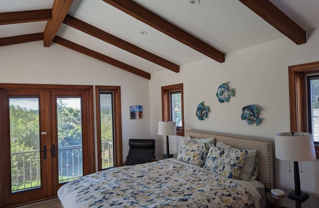 Studio w/Views & Separate Entrance