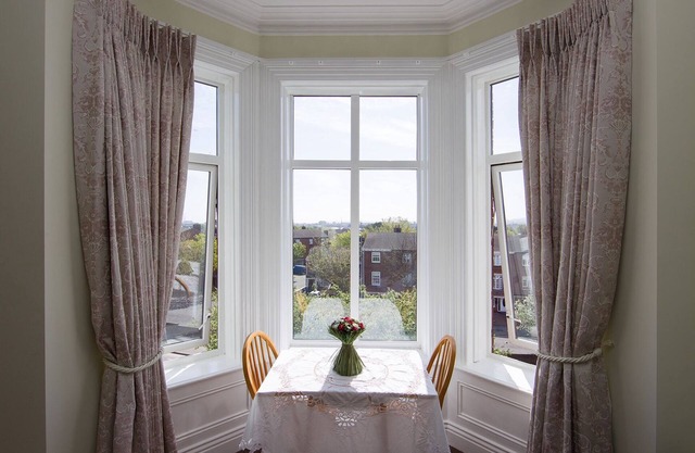 Studio with a view over Dublin, walking distance to city & Dublin Zoo 10 min