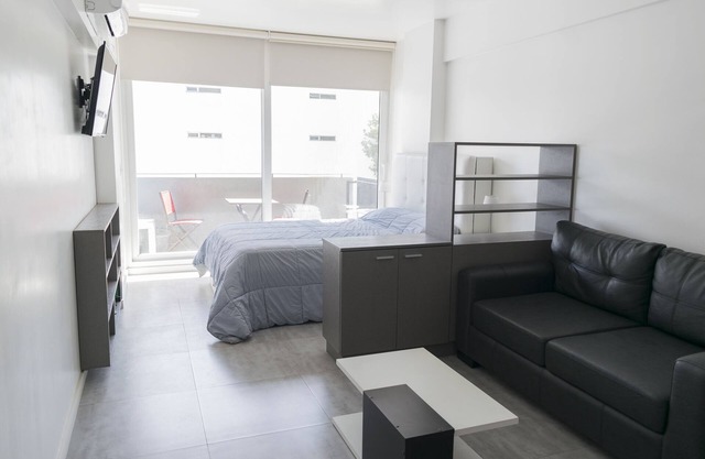 Studio with balcony, pool, laundry & free wifi in Palermo Hollywood