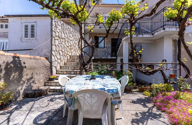 Studio with Internet and satellite TV