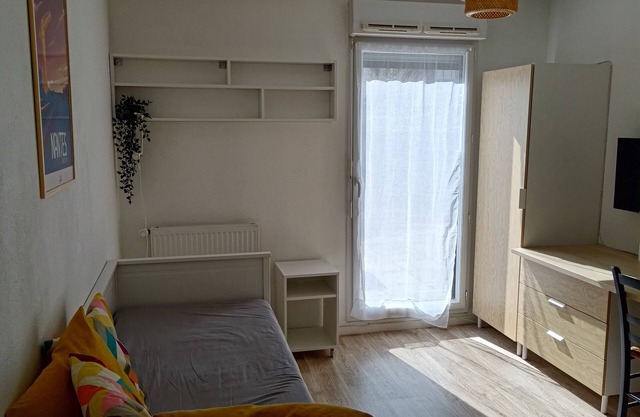 Studio with large terrace near the station