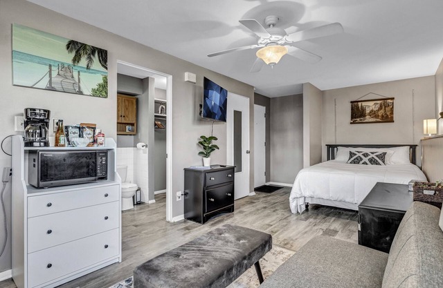 Studio1120F/BigTV/PKG/near Chicago Outlet Mall/Downtown Aurora/Hollywood Casino