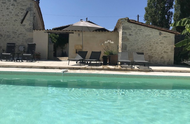 Stunning, 4 ⭐️ relaxing, peaceful, private pool, fishing lake sleeps 18 Dordogne