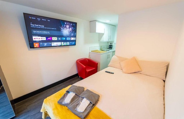 Stunning 1-Bed Studio in Birmingham available