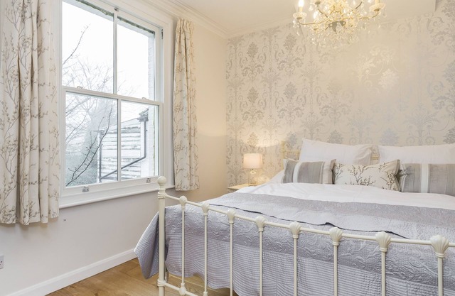 Stunning 2 bed apartment in Richmond with free off-street parking
