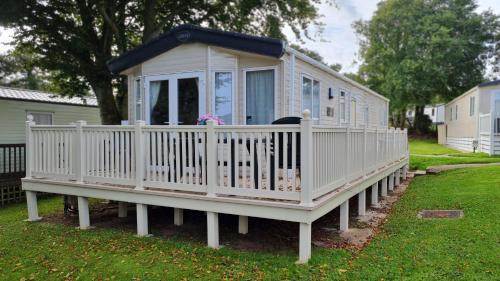 Stunning 2 Bedroom, pet friendly Static Caravan at Hoburne Devon Bay