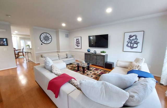 Stunning 2400 Sqft. 4 BR, 3.5 BT in the most convenient location to Quantico